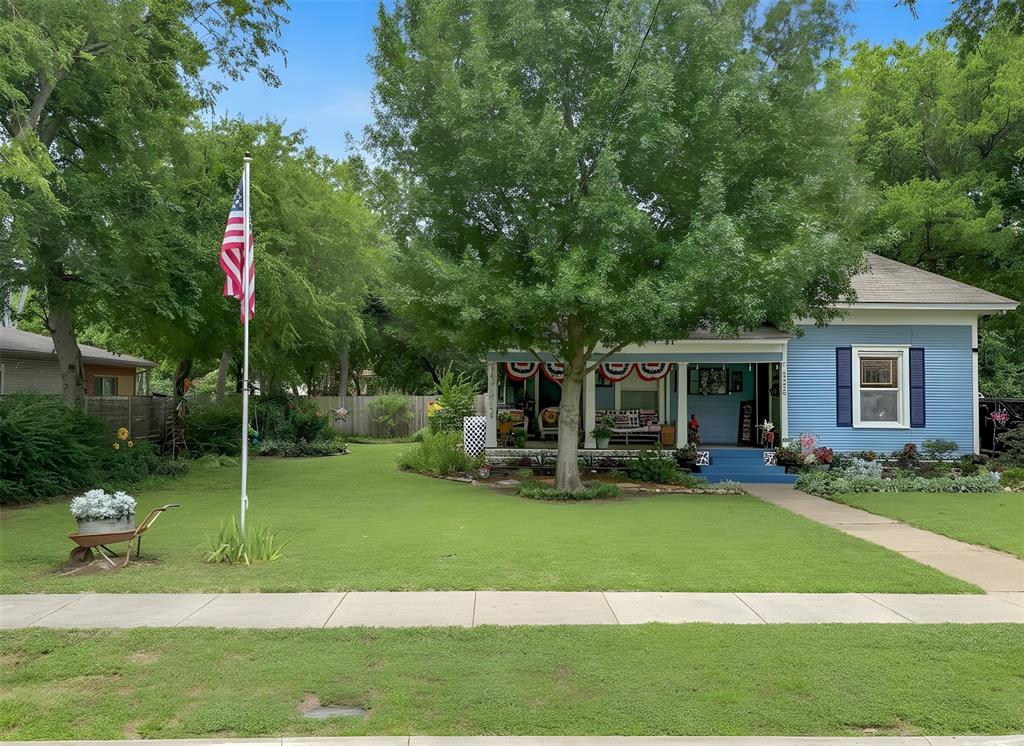 1309 N Austin Street Property Photo 1