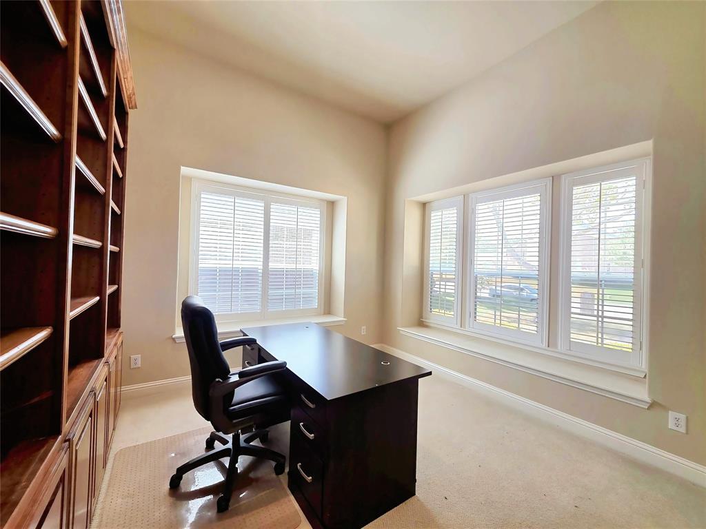 6814 Indian Meadow Court Property Photo 7