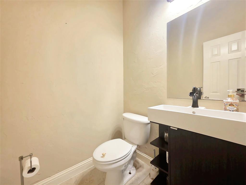 6814 Indian Meadow Court Property Photo 8