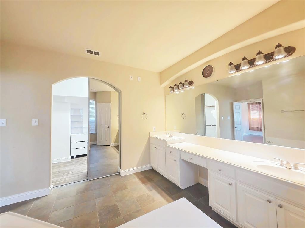 6814 Indian Meadow Court Property Photo 13