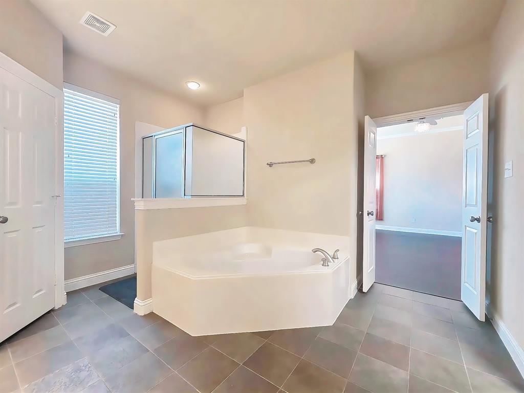 6814 Indian Meadow Court Property Photo 14