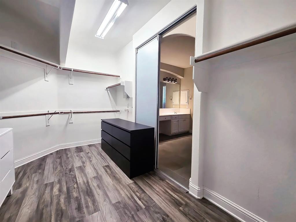 6814 Indian Meadow Court Property Photo 17