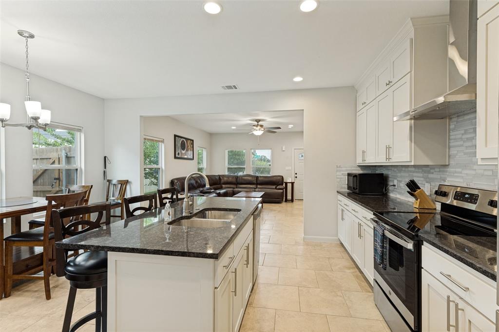 2000 Langston Street Property Photo 6