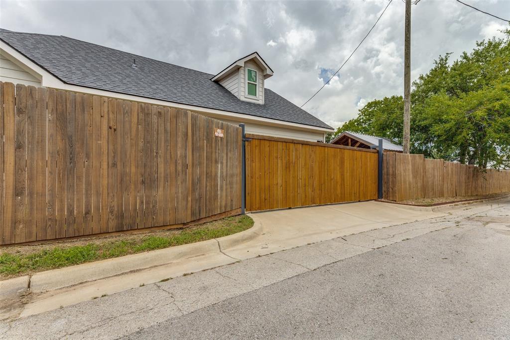 2000 Langston Street Property Photo 25