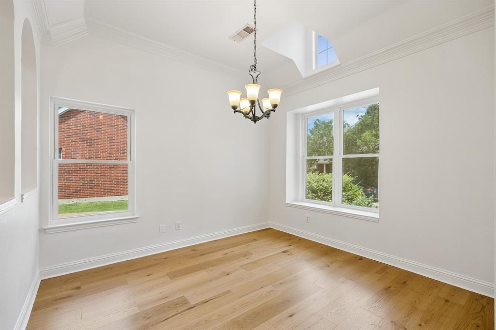 597 Southridge Way Property Photo 4