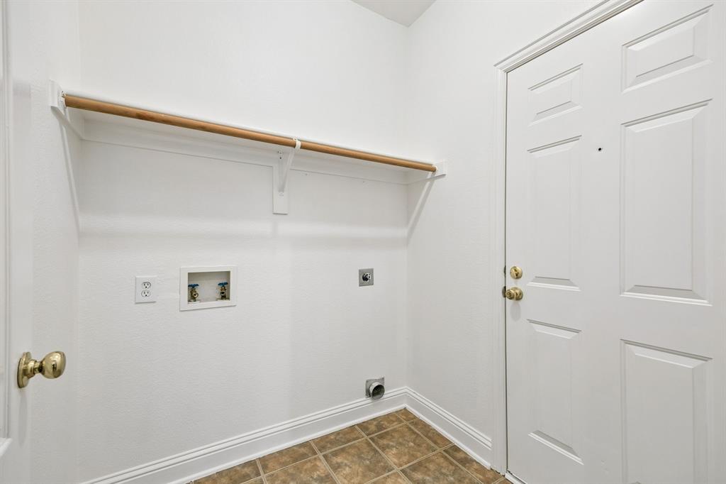 597 Southridge Way Property Photo 23