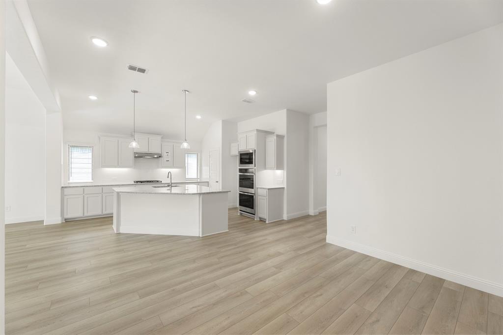 805 Trinity Street Property Photo 3
