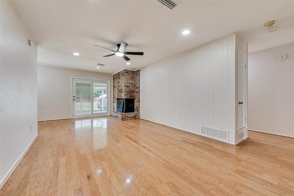 2132 Meandering Drive Property Photo 4