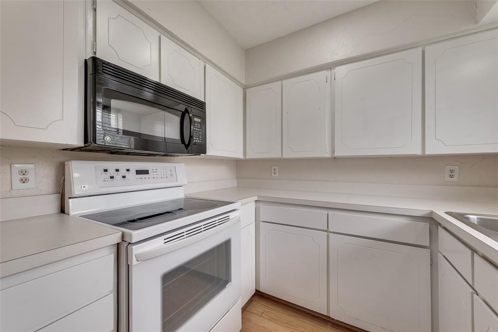 2132 Meandering Drive Property Photo 8