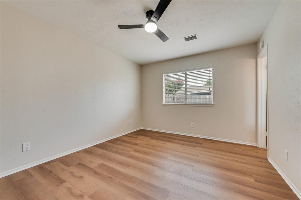 2132 Meandering Drive Property Photo 11