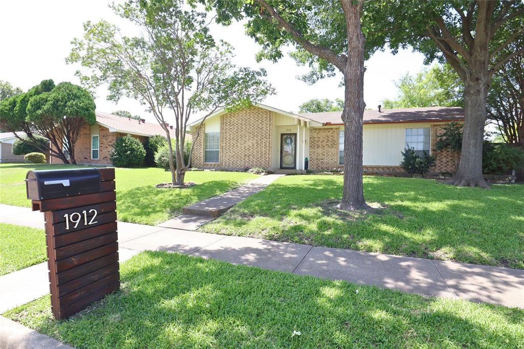 1912 E Spring Valley Road Property Photo 1