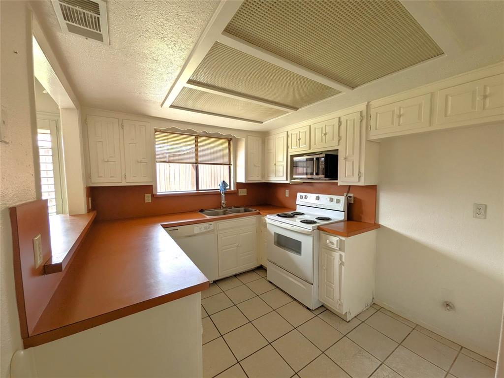 3302 Townbluff Place Property Photo 9