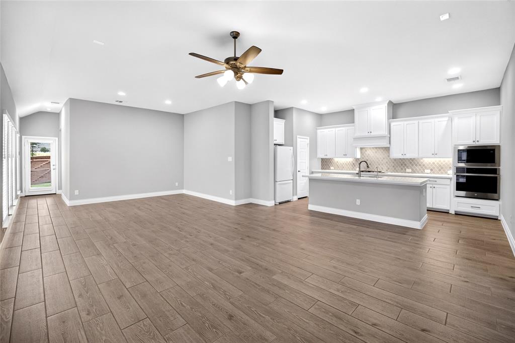 14313 Walsh Avenue Property Photo 11