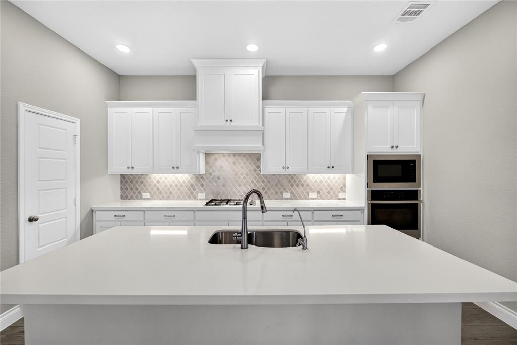 14313 Walsh Avenue Property Photo 17