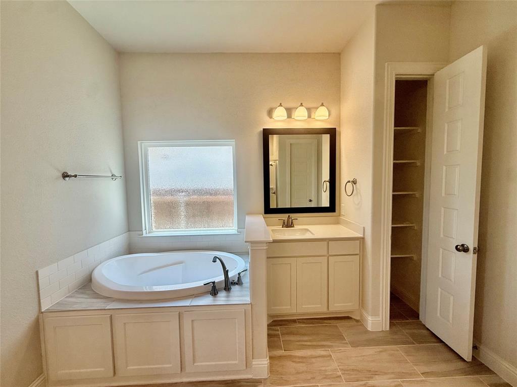 3834 Foot Hills Drive Property Photo 8