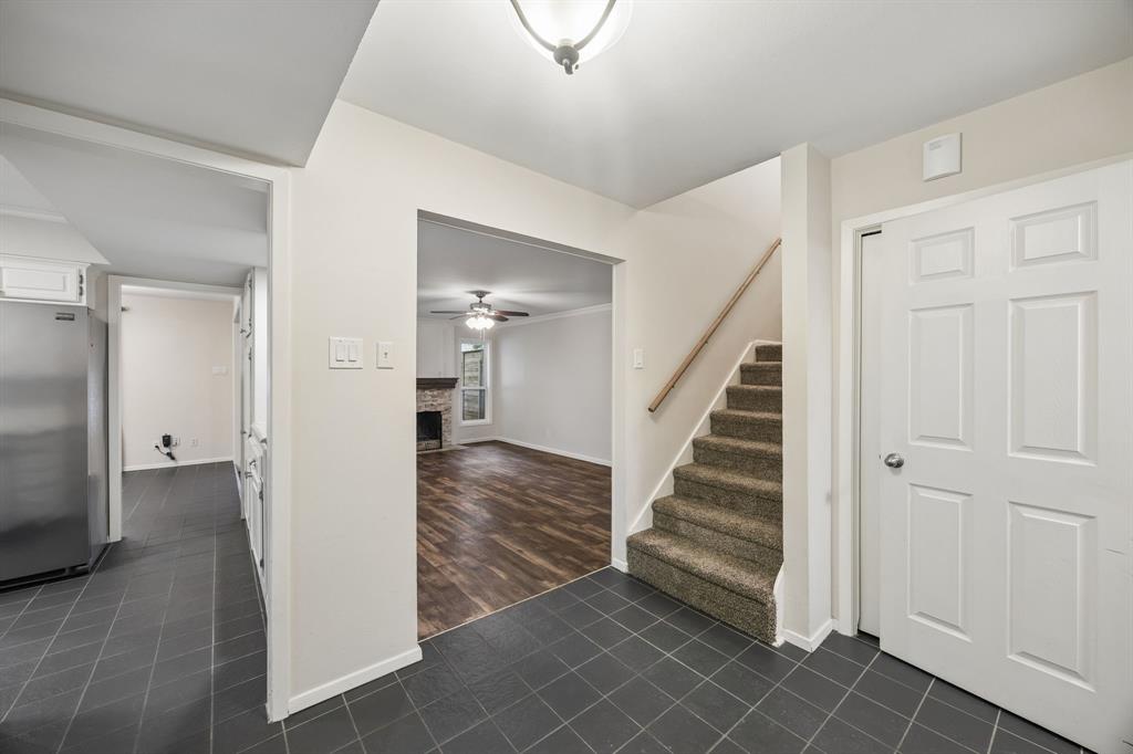 2908 Clear Springs Drive Property Photo 2