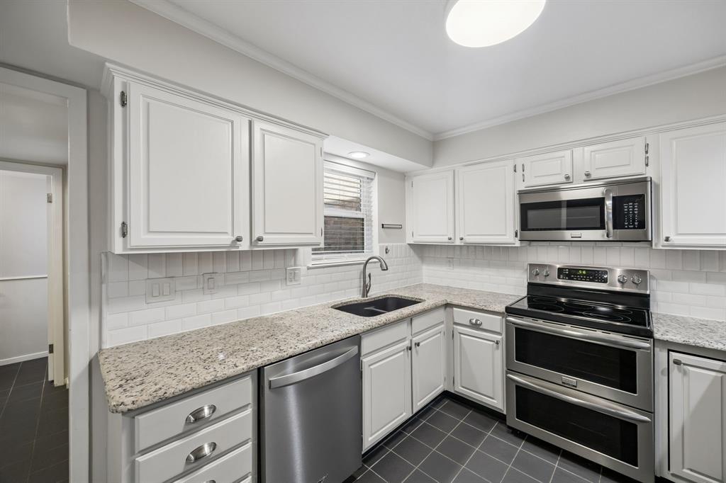 2908 Clear Springs Drive Property Photo 5
