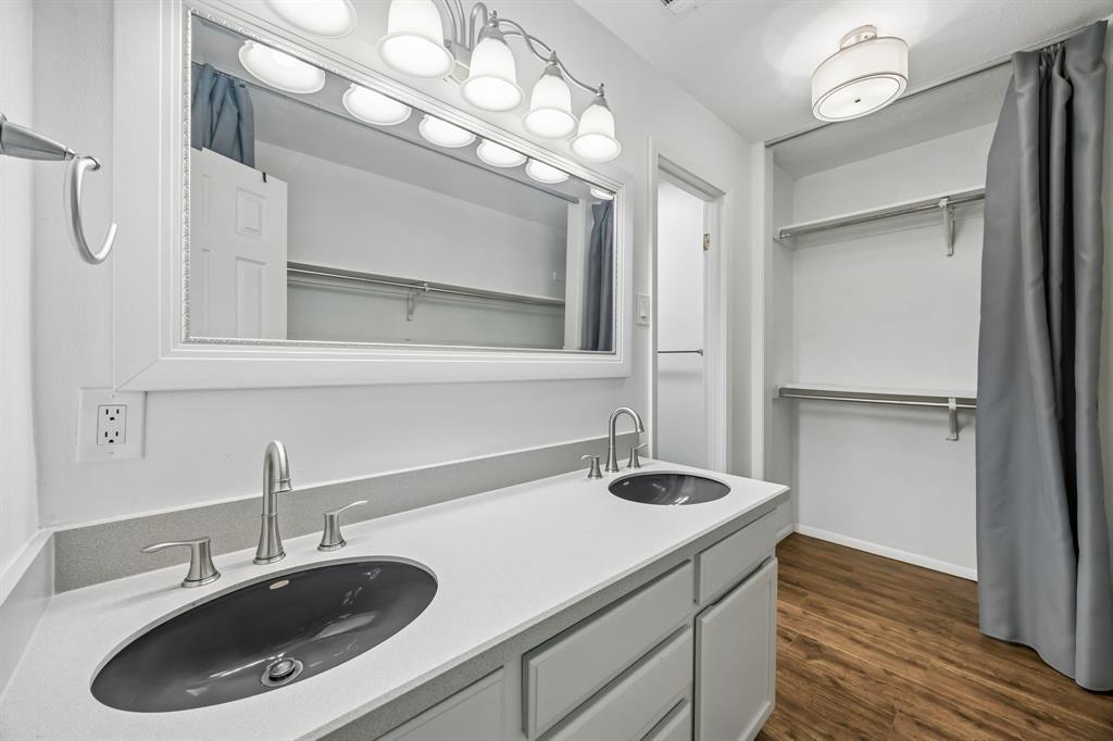 2908 Clear Springs Drive Property Photo 27