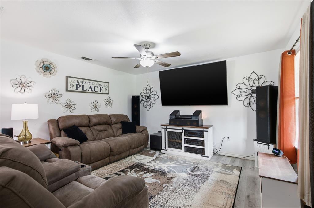 216 E Clay Street Property Photo 5