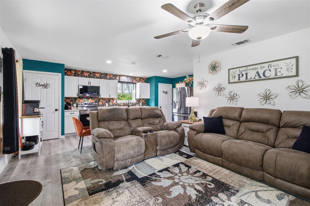 216 E Clay Street Property Photo 6