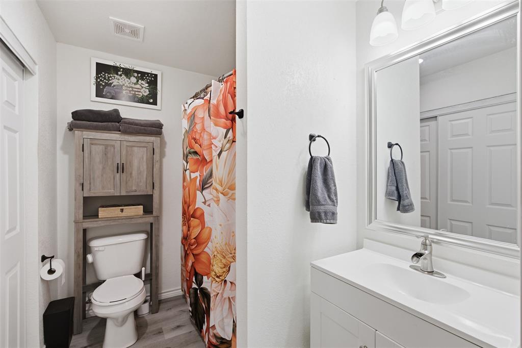 216 E Clay Street Property Photo 12