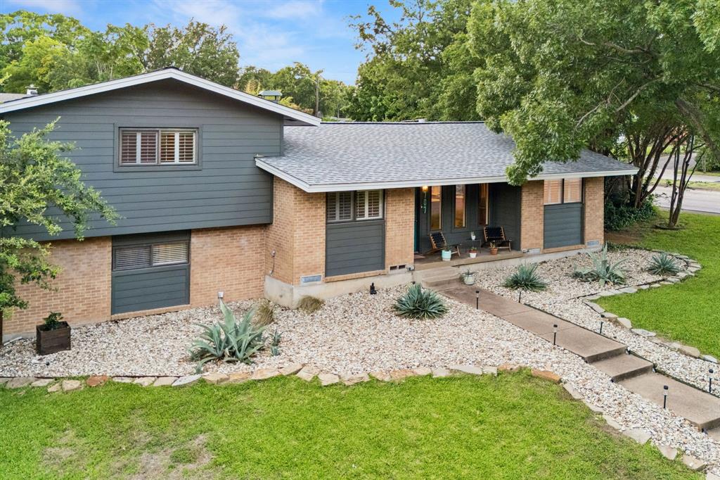 707 Bondstone Drive Property Photo 3