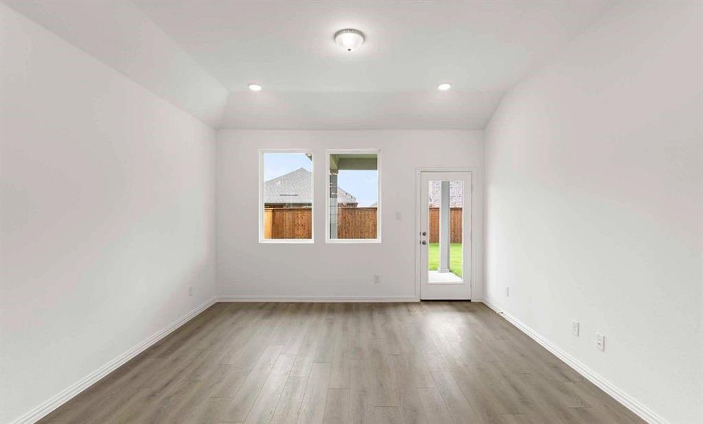 3647 Castle Drive Property Photo 8