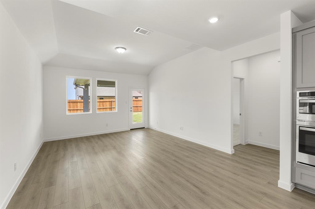 3647 Castle Drive Property Photo 9