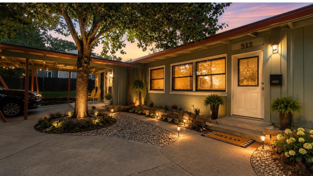 513 W Easy Street Property Photo 1