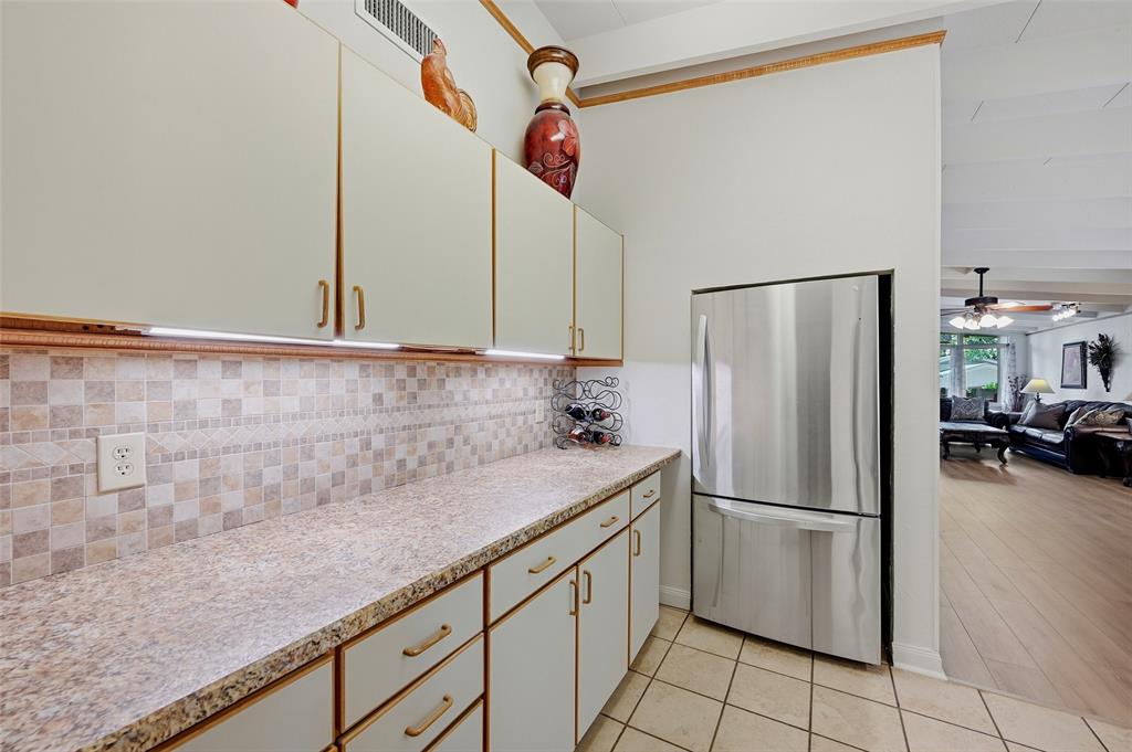 513 W Easy Street Property Photo 10