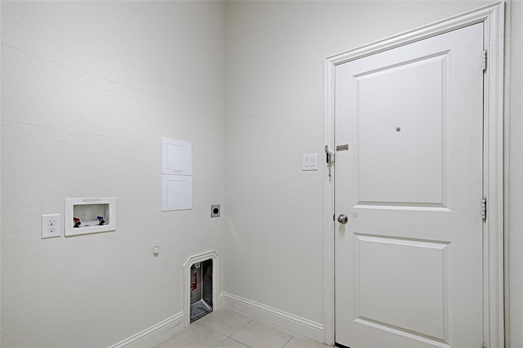 1124 Hot Springs Way Property Photo 32