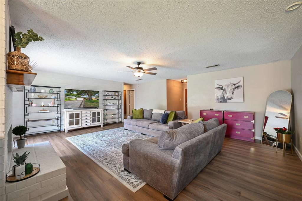 4421 Tiptop Street Property Photo 4
