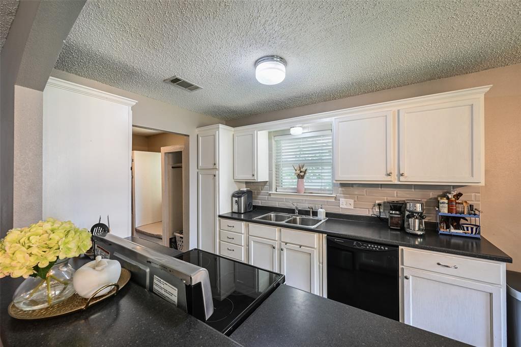 4421 Tiptop Street Property Photo 8