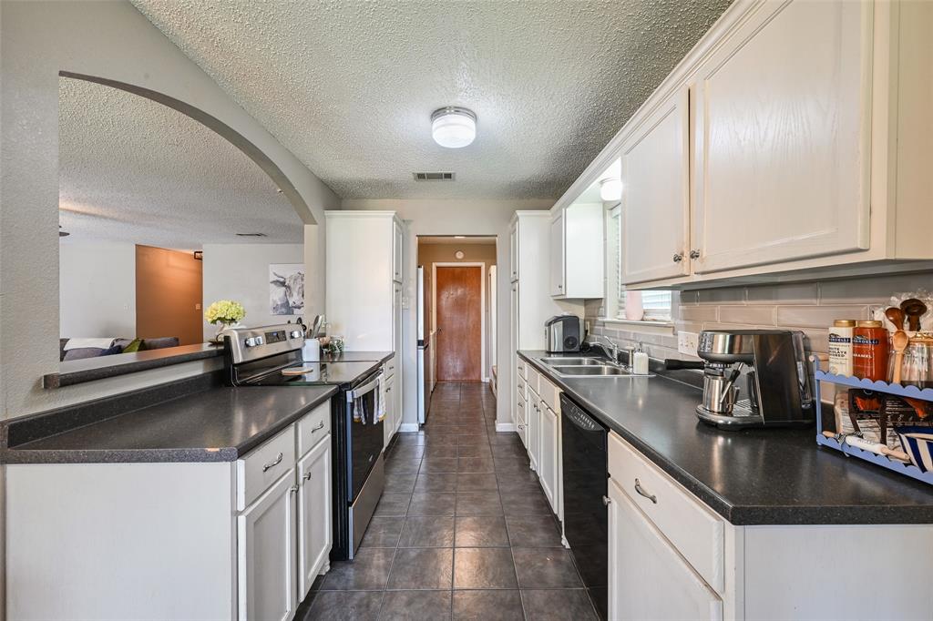 4421 Tiptop Street Property Photo 13