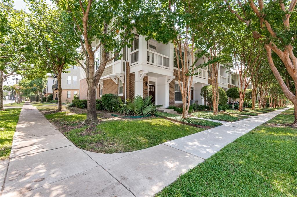 1872 Summit Avenue Property Photo 1