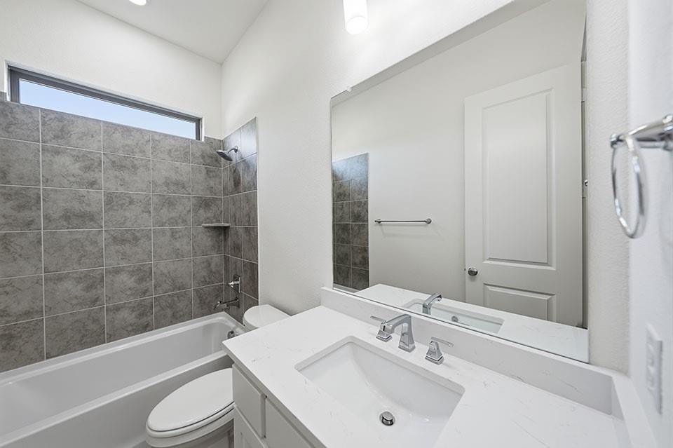 215 Driscoll Street Property Photo 9