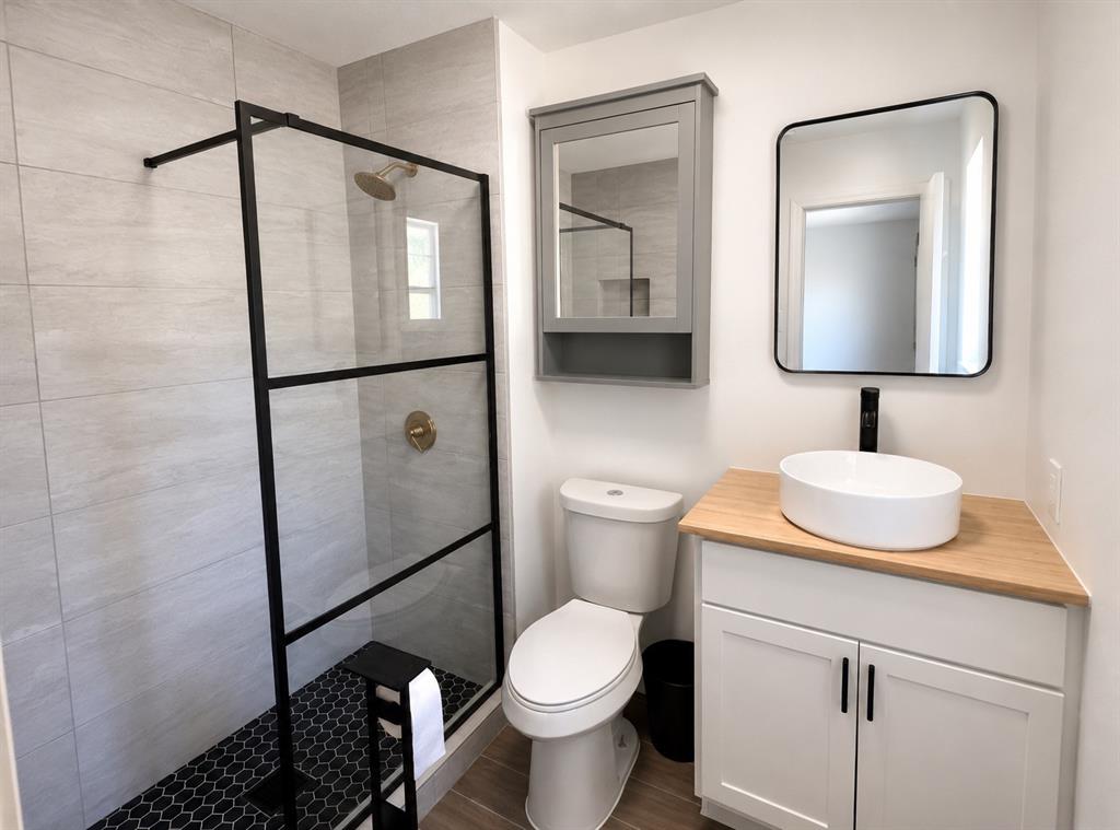 7410 Walling Lane Property Photo 4