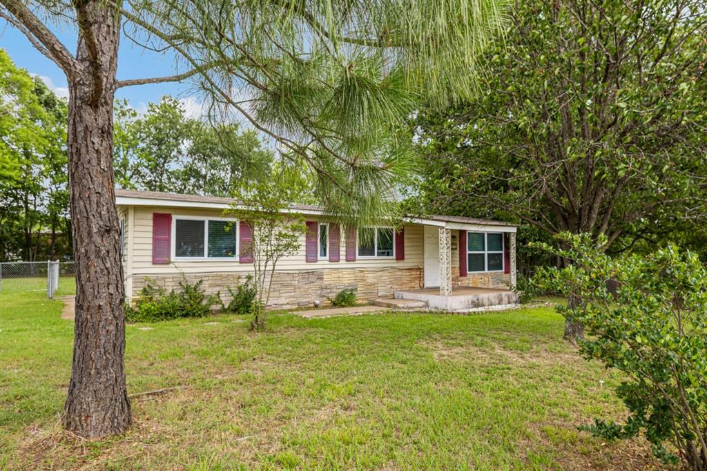 110 W Shadowwood Street Property Photo 1