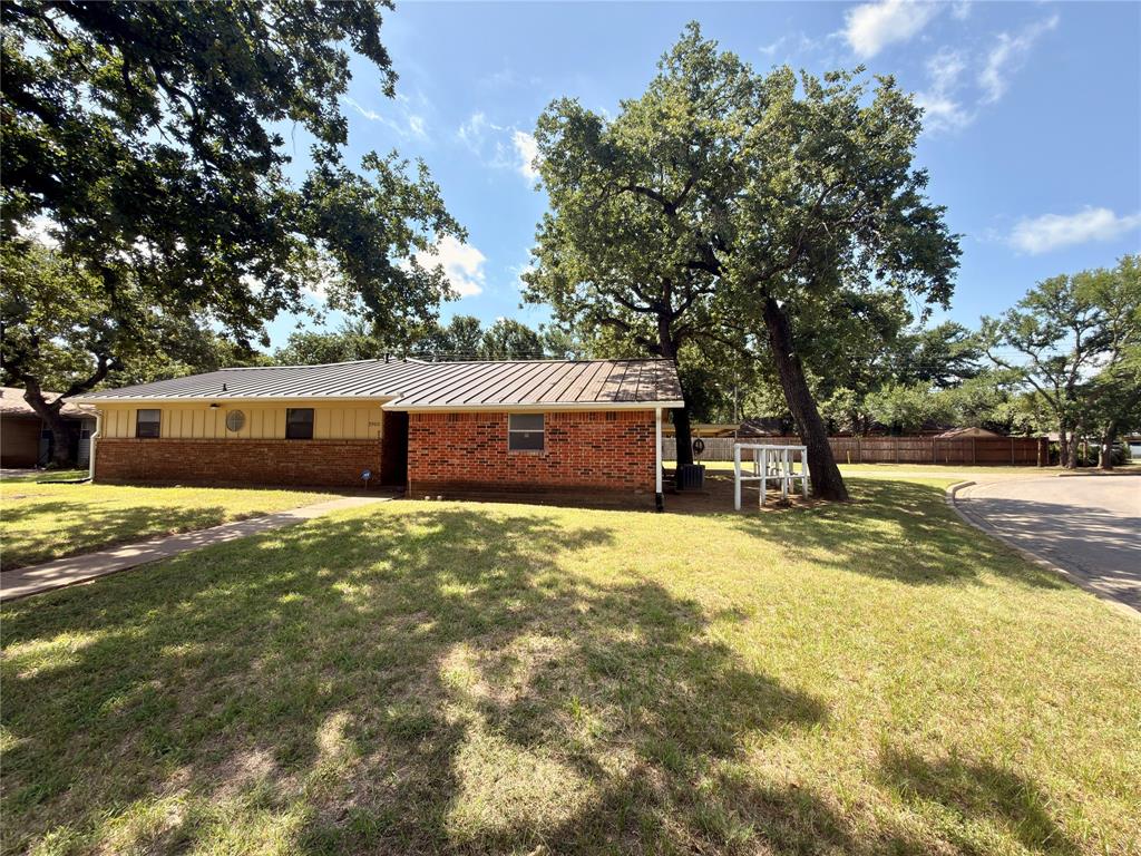 2900 Se 6th Street Property Photo 3