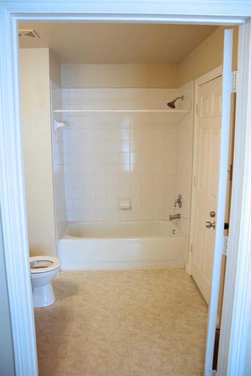 400 Central Park Drive Property Photo 4
