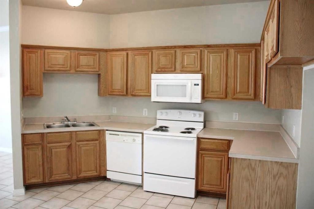 400 Central Park Drive Property Photo 6