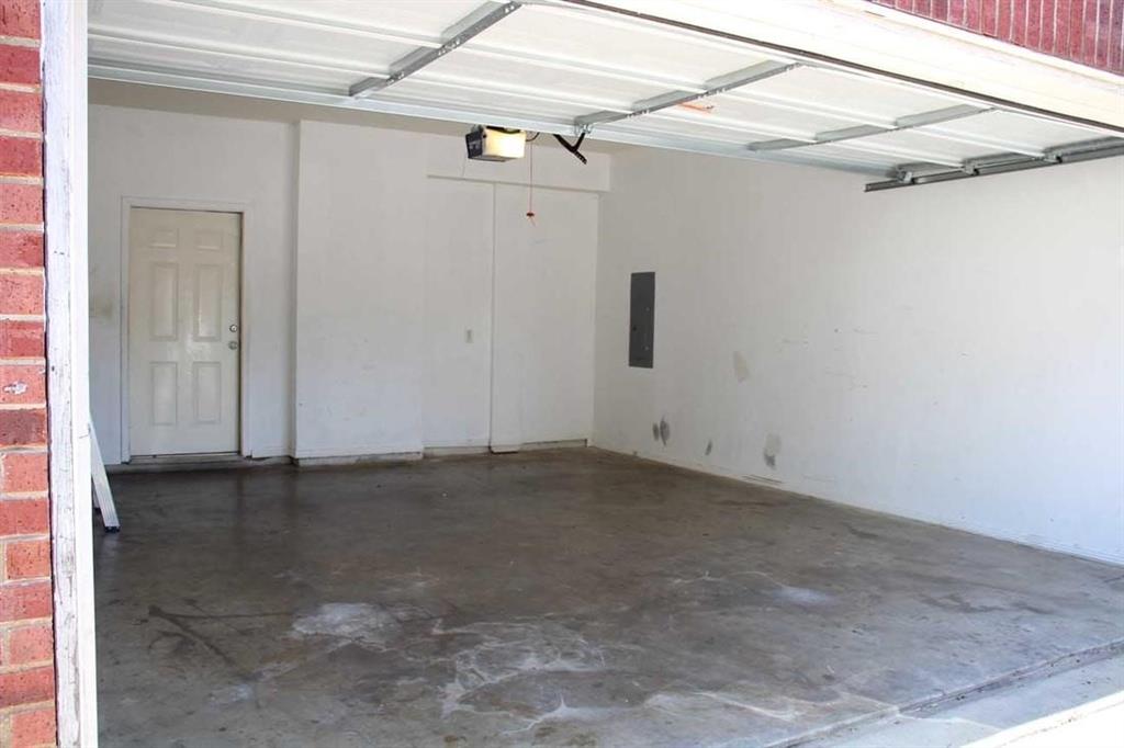 400 Central Park Drive Property Photo 8