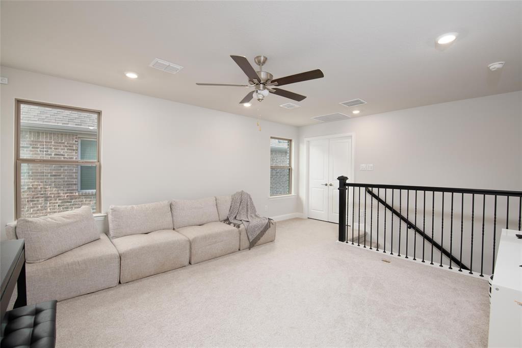 2421 Rosewood Way Property Photo 28
