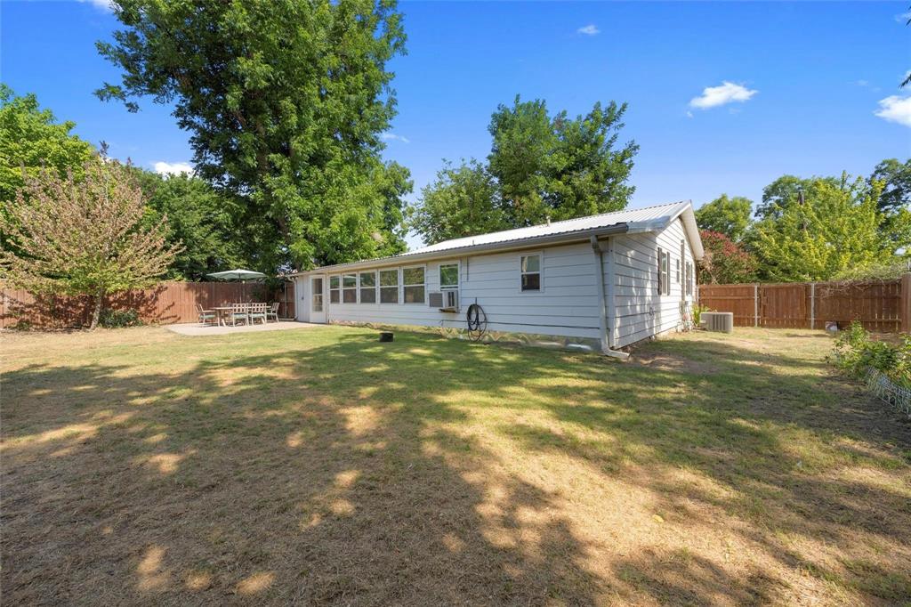313 E Main Street Property Photo 3