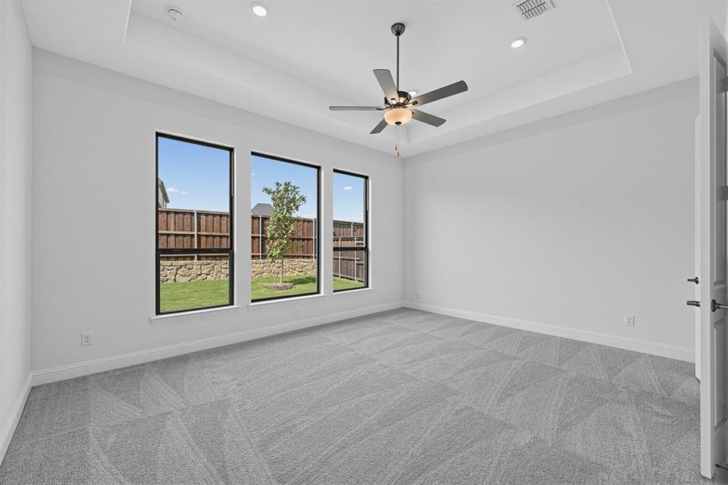 2412 Cottonwood Manor Property Photo 5
