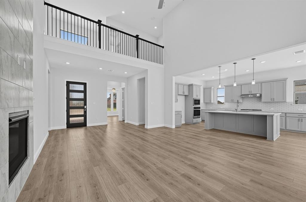 2412 Cottonwood Manor Property Photo 10