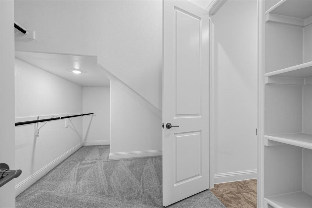2412 Cottonwood Manor Property Photo 14