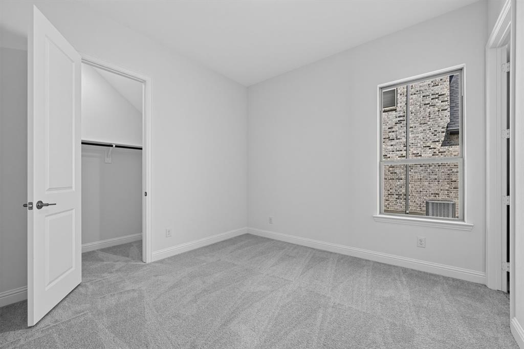 2412 Cottonwood Manor Property Photo 15