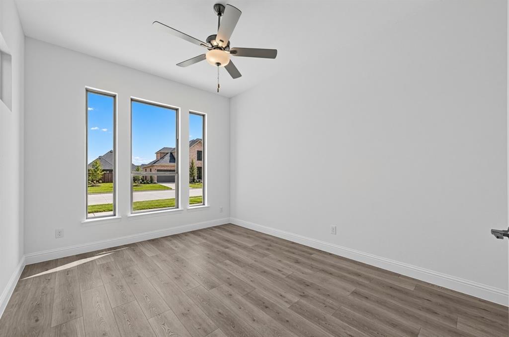 2412 Cottonwood Manor Property Photo 18