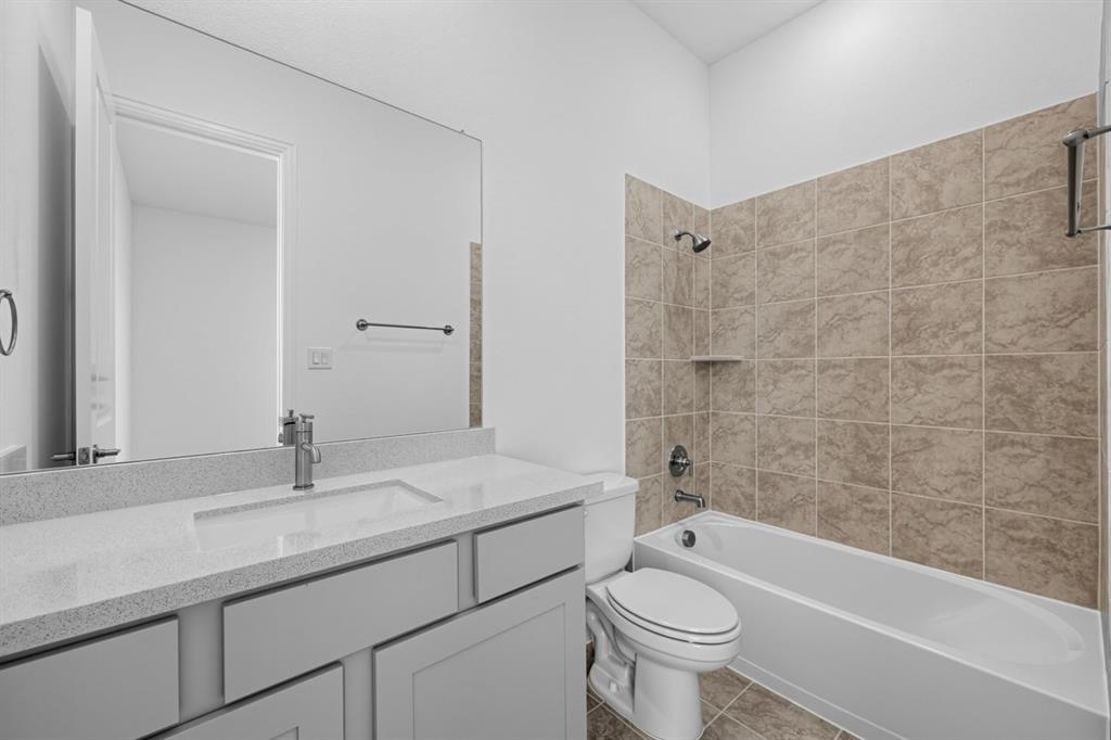 2412 Cottonwood Manor Property Photo 19